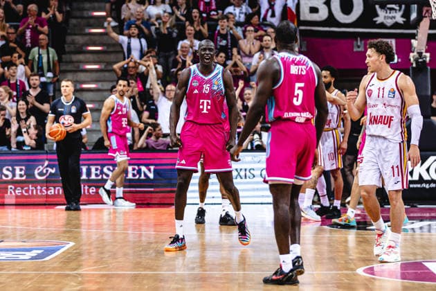 easyCredit Basketball Bundesliga, 5 Playoff Quarterfinals Telekom Baskets Bonn vs Fitness First Baskets Würzburg, 27 05 2026 Kur Jongkuch Telekom Baskets Bonn 15 cheers easyCredit Basketball Bundesliga, 5 Playoff Quarterfinals Telekom Baskets Bonn vs Fitness First Baskets Würzburg, 27 05 2026, Telekom Dome Bonn Copyright: xBEAUTIFULxSPORTS Derixx