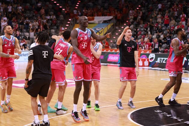 Final cheer, Bonn, Germany, 27 05 2026, Basketball Bundesliga, 5 quarter-finals, Telekom Baskets Bonn vs Fitness First Würzburg Baskets