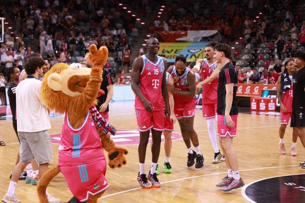 Final cheer, Bonn, Germany, 27 05 2026, Basketball Bundesliga, 5 quarter-finals, Telekom Baskets Bonn vs Fitness First Würzburg Baskets