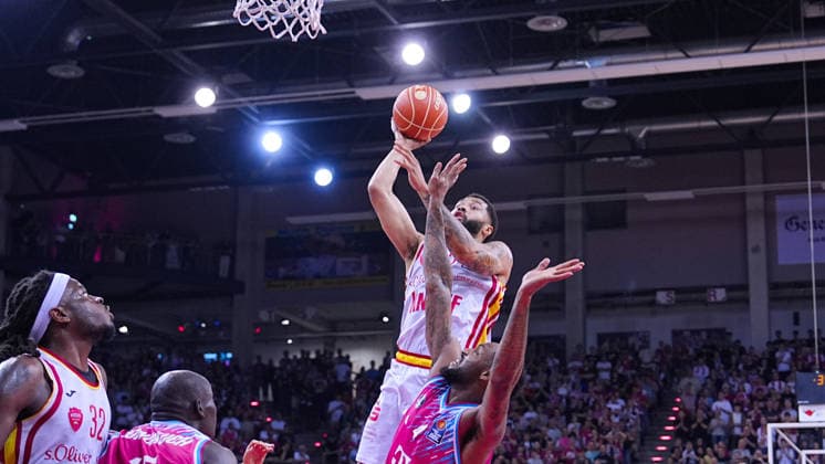 27 05 2026, xydrx, Basketball, easyCredit Basketball Bundesliga, Playoffs, Quarterfinals Game 5, Telekom Baskets Bonn Fitness First Wuerzburg Baskets, Telekom Dome Bonn David Muenkat Fitness First Wuerzburg Baskets, 55 in duel against Jeff Garrett Jr Telekom Baskets Bonn, 4 Copyright: HMBxMedia YannisxDreimann