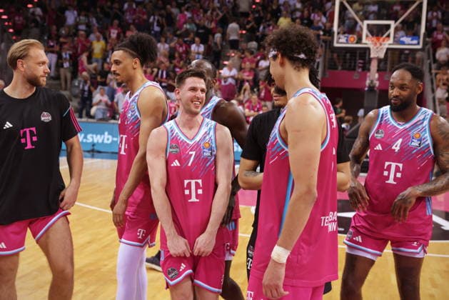 Grayson Murphy Telekom Baskets Bonn celebrating after victory against Fitness First Würzburg Wuerzburg Baskets Playoffs Quarterfinals Game 5 Season 2025 26