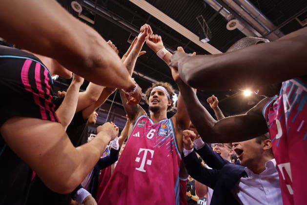 Team around Michael Kessens Telekom Baskets Bonn celebrating after victory against Fitness First Würzburg Wuerzburg Baskets Playoffs Quarterfinals Game 5 Season 2025 26