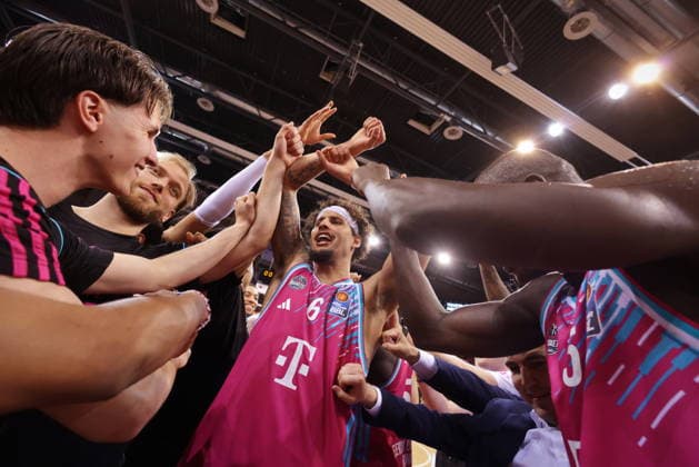 Team around Michael Kessens Telekom Baskets Bonn celebrating after victory against Fitness First Würzburg Wuerzburg Baskets Playoffs Quarterfinals Game 5 Season 2025 26