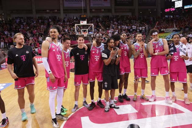 Final cheer Bonn, Bonn, Germany, 27 05 2026, Basketball Bundesliga, 5 quarter-finals, Telekom Baskets Bonn vs Fitness First Würzburg Baskets