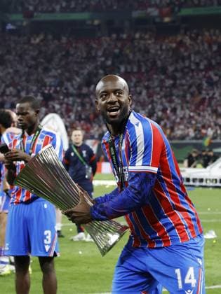 LEIPZIG - Jean-Philippe Mateta of Crystal Palace FC with the UEFA Europa Conference League trophy during the UEFA Conference League Final between Crystal Palace FC and Rayo Vallecano de Madrid at the Leipzig Arena on May 27, 2026 in Leipzig, Germany. MAURICE VAN STEEN ANP UEFA Conference League - FINAL 2025-2026 xVIxANPxSportx xMauricexvanxSteenxIVx 559470999 originalFilename: 559470999.jpg