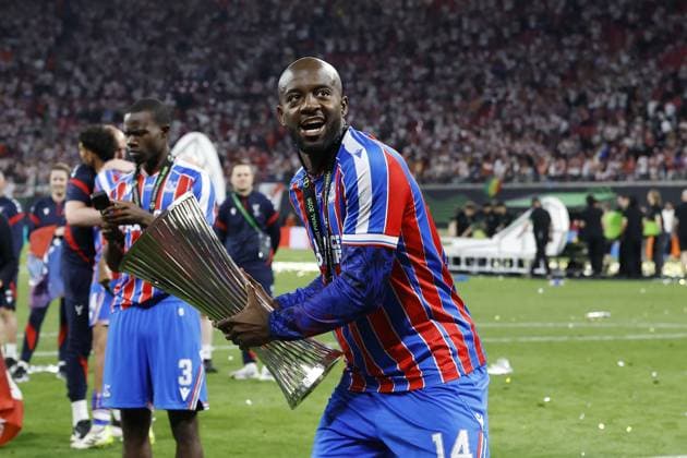 LEIPZIG - Jean-Philippe Mateta of Crystal Palace FC with the UEFA Europa Conference League trophy during the UEFA Conference League Final between Crystal Palace FC and Rayo Vallecano de Madrid at the Leipzig Arena on May 27, 2026 in Leipzig, Germany. MAURICE VAN STEEN ANP UEFA Conference League - FINAL 2025-2026 xVIxANPxSportx xMauricexvanxSteenxIVx 559471006 originalFilename: 559471006.jpg