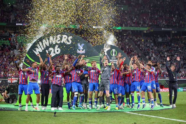27 05 2026, EUR, Football, Men, Conference League Final, Season 2025 2026, Crytsal Palace F C Rayo Vallecano de Madrid Crystal Palace FC wins the Conference League and holds the trophy in the air Leipzig Leipzig Stadium Saxony Germany Copyright: xAdrianxSchlüterx