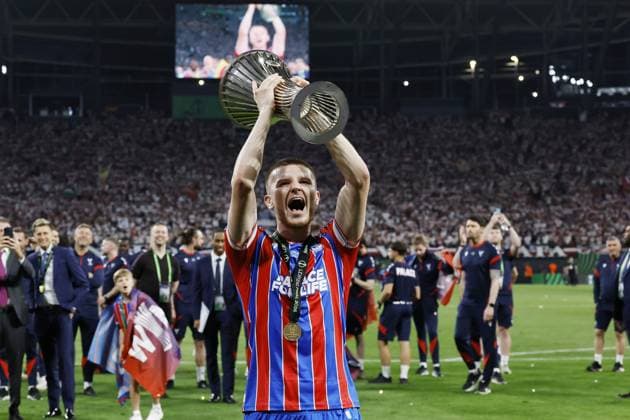 LEIPZIG - Adam Wharton of Crystal Palace FC with the UEFA Europa Conference League trophy during the UEFA Conference League final between Crystal Palace FC and Rayo Vallecano de Madrid at the Leipzig Arena on 27 May 2026 in Leipzig, Germany. MAURICE VAN STEEN ANP UEFA Conference League - FINAL 2025-2026 xVIxANPxSportx xMauricexvanxSteenxIVx 559471502 originalFilename: 559471502.jpg