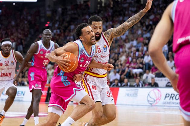 Joel AMINU BON 21, left on the ball in a duel against David MUENKAT WUE 55, right , action final score 66 63, Basketball 1 Bundesliga Telekom Baskets Bonn Fitness First Wuerzburg Baskets Würzburg BON vs WUE Playoffs, Quarterfinals, 5 Game, in T E L E C O M D O M E, on 27 05 2026,
