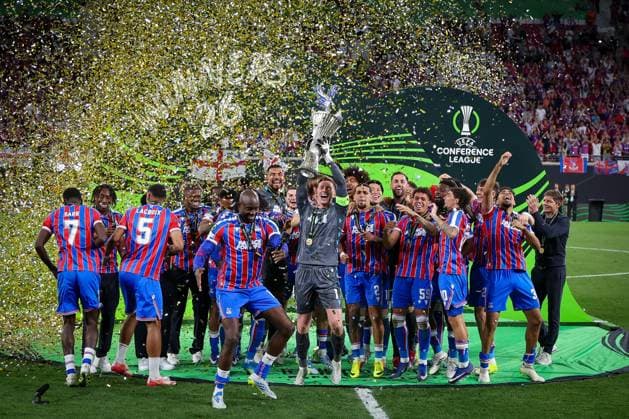 Victory ceremony of the Crystal Palace team, Crystal Palace F C vs Rayo Vallecano, Football, Men, UEFA, UEFA Confernce League Final, Season 2025 2026, 27 05 2026 Leipzig Saxony Germany Copyright: xkolbert-press MartinxAgüerax