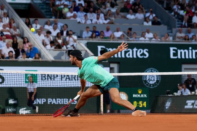 Paris, France - May 27: Tomas Machac of Czech Republic plays a forehand against Alexander Zverev of Germany during the Men s Singles on Day Four of the 2026 French Open at Roland Garros on May 27, 2026 in Paris, France. (Photo by Pauline FIGUET SPP)  Copyright: xPaulinexFIGUETx xSPPx Sportspressphoto_SPR155781