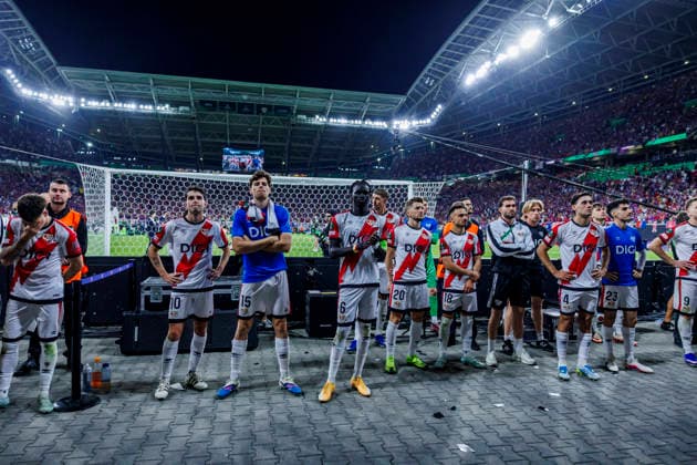 Crystal Palace vs Rayo Vallecano - UEFA Conference League - 27 05 2026 Rayo Vallecano players with your supporters during the UEFA Conference League Final match between Crystal Palace and Rayo Vallecano at Red Bull Arena Stadium on May 27, 2026 in Leipzig, Germany. Leipzig Germany Copyright: xPabloxGarciaxSacristan PGSxPhotoxAgencyx
