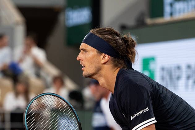 Paris, France - May 27: Alexander Zverev of Germany looks on Tomas Machac of Czech Republic during the Men s Singles on Day Four of the 2026 French Open at Roland Garros on May 27, 2026 in Paris, France. (Photo by Pauline FIGUET SPP)  Copyright: xPaulinexFIGUETx xSPPx Sportspressphoto_SPR155803