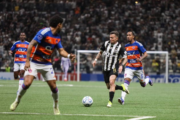 Atlético Mineiro x Puerto Cabello BELO HORIZONTE, MG - 27.05.2026: ATLÃ TICO MINEIRO X PUERTO CABELLO - Bernard& 39;s move in the match between AtlÃ tico Mineiro x Puerto Cabello for the Copa Sudamericana. The decisive match for the last round of Group B, this Wednesday (27). (Photo: Allan Calisto Fotoarena) x2952104x  AllanxCalisto