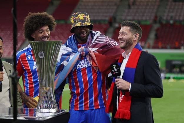 UEFA Conference League Final 2026 - Crystal Palace v Rayo Vallecano LONDON, ENGLAND, MAY 07: Joel Ward with Jean-Philippe Mateta of Crystal Palace & Chris Richards of Crystal Palace with the UEFA Conference League Trophy during the UEFA Conference League Final 2026 match between Crystal Palace FC v Rayo Vallecano at Red Bull Arena, Leipzig, Germany, on 27 May. (Photo by Daniel Weir) Leipzig Red Bull Arena Germany Copyright: xDanielxWeir SportsxPressxPhotox Sportspressphoto_SPR155847