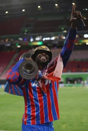 UEFA Conference League Final 2026 - Crystal Palace v Rayo Vallecano LONDON, ENGLAND, MAY 07: Jean-Philippe Mateta of Crystal Palace holds aloft the UEFA Conference League trophy in celebration after winning the 2026 UEFA Conference League Final during the UEFA Conference League Final 2026 match between Crystal Palace FC v Rayo Vallecano at Red Bull Arena, Leipzig, Germany, on 27 May. (Photo by Daniel Weir) Leipzig Red Bull Arena Germany Copyright: xDanielxWeir SportsxPressxPhotox Sportspressphoto_SPR155852
