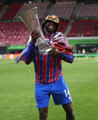 UEFA Conference League Final 2026 - Crystal Palace v Rayo Vallecano LONDON, ENGLAND, MAY 07: Jean-Philippe Mateta of Crystal Palace holds aloft the UEFA Conference League trophy in celebration after winning the 2026 UEFA Conference League Final during the UEFA Conference League Final 2026 match between Crystal Palace FC v Rayo Vallecano at Red Bull Arena, Leipzig, Germany, on 27 May. (Photo by Daniel Weir) Leipzig Red Bull Arena Germany Copyright: xDanielxWeir SportsxPressxPhotox Sportspressphoto_SPR155854