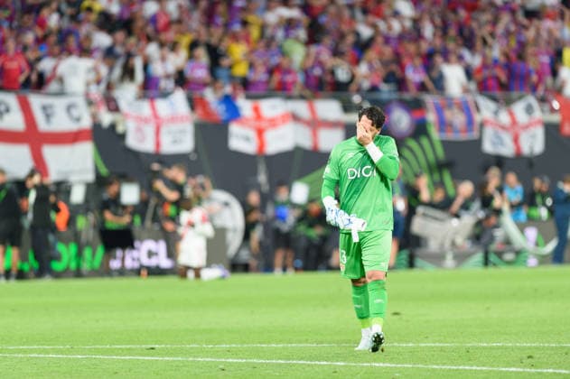 LEIPZIG, GERMANY - MAY 27: Dejected Golakeeper Augusto Batalla (13 Rayo Vallecano) after the UEFA Conference League Final 2025 26 match between Crystal Palace and Rayo Vallecano at Leipzig Stadium in Leipzig, Germany (Photo by Sven Beyrich Sports Press Photo)  Copyright: xSvenxBeyrich SportsxPressxPhotox Sportspressphoto_SPR155934
