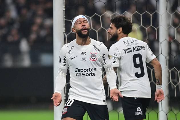 NEO QUIMICA ARENA Sao Paulo (SP), 05 27 2026 - SPORTS LIBERTADORES: CORINTHIANS X PLATENSE (ARG) - Corinthians player Memphis Depay during the match between CORINTHIANS X PLATENSE (ARG), valid for the sixth round of the group stage of the Libertadores, held at Neo Quimica Arena, on the night of Wednesday, May 27. (Photo: Eduardo Carmim Photo Premium SPP) 30930 (Eduardo Carmim SPP)  Copyright: xEduardoxCarmimx xSPPx spp-en-EdCa-libertadores_corinthians_river_plate_se_485640
