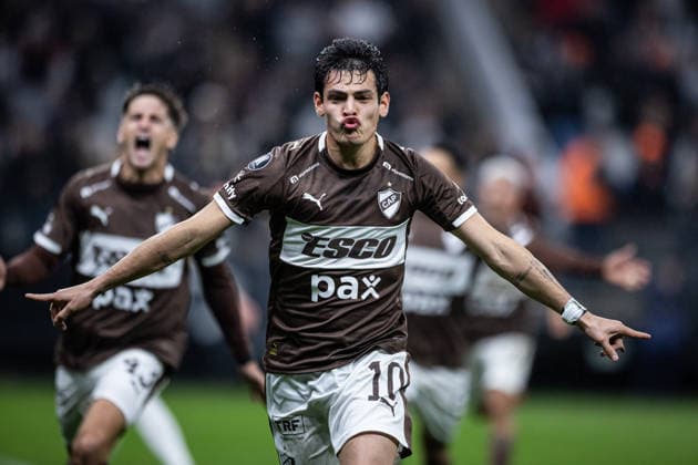CONMEBOL Libertadores 2026: Corinthians vs. Platense SAO PAULO, BRAZIL - MAY 27: Zapiola scores a goal for Platense in the match between Corinthians and Platense, valid for the sixth round of the CONMEBOL Libertadores 2026, this Wednesday (26), at Neo Quimica Arena, SP, Brazil on May 27, 2026. Copyright: xJhonyxInacioxJhonyxInaciox