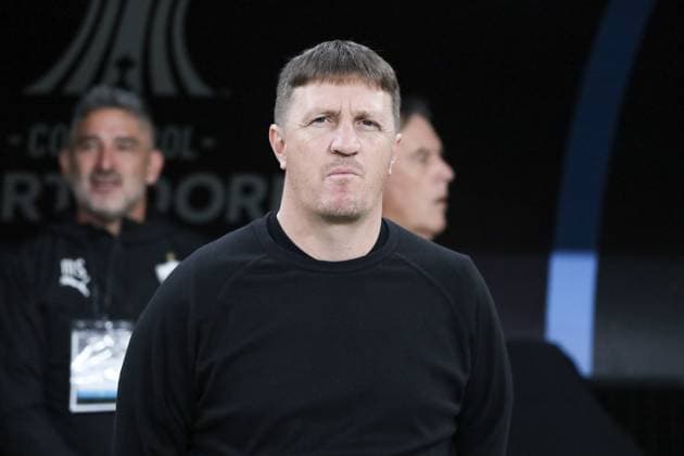 Match between Corinthnians and Platense (ARG) in the Brazil Platense coach, Walter Zunino, during the match against Corinthians for the last round of the group stage of the Copa Libertadores, at Neo Quimica Arena, east zone of Sao Paulo, this Wednesday, May 27, 2026. Sao Paulo Sao Paulo Brasil Copyright: xMarinaxUezimax