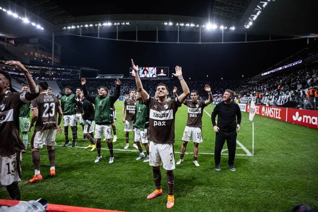 CONMEBOL Libertadores 2026: Corinthians vs. Platense SAO PAULO, BRAZIL - MAY 27: Platense players celebrate qualification in the match between Corinthians and Platense, valid for the sixth round of the CONMEBOL Libertadores 2026, this Wednesday (26), at Neo Quimica Arena, SP, Brazil on May 27, 2026. Copyright: xJhonyxInacioxJhonyxInaciox