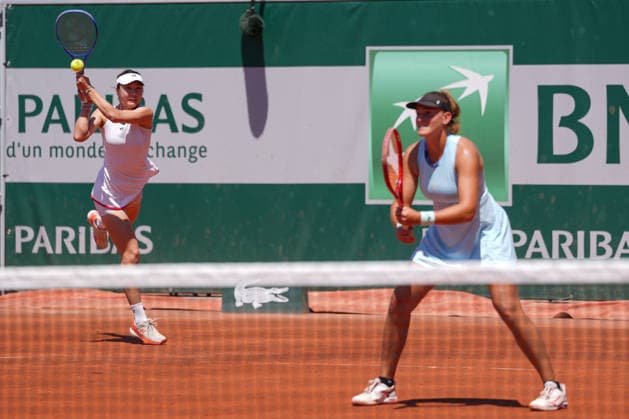 (260528) -- PARIS, May 28, 2026 -- Tang Qianhui (L) Elena Pridankina compete during the women s doubles first round match between Tang Qianhui (China) Elena Pridankina (Russia) and Tereza Valentova Linda Noskova of the Czech Republic at the French Open tennis tournament at Roland Garros, Paris, France, May 27, 2026. (Photo by Xinhua) (SP)FRANCE-PARIS-TENNIS-FRENCH OPEN-WOMEN S DOUBLES-1ST ROUND EmmaxDaxSilva 