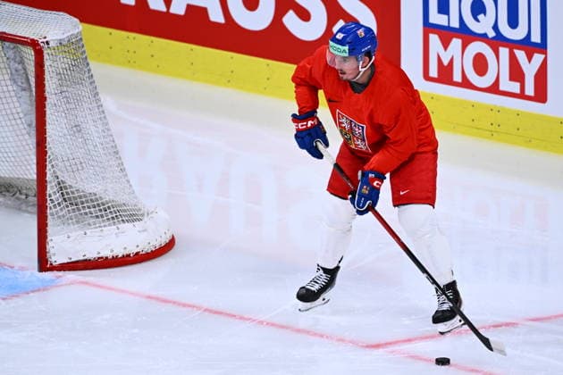Czech Jan Mandat attends Czech national Ice hockey, Eishockey team training session at the 2026 IIHF Ice Hockey World Championship, WM, Weltmeisterschaft in Swiss Life Arena, Zurich, Switzerland, on May 28, 2026. (CTKxPhoto RadekxPetrasek) CTKPhotoP2026052802647  CTKPhotoP2026052802647