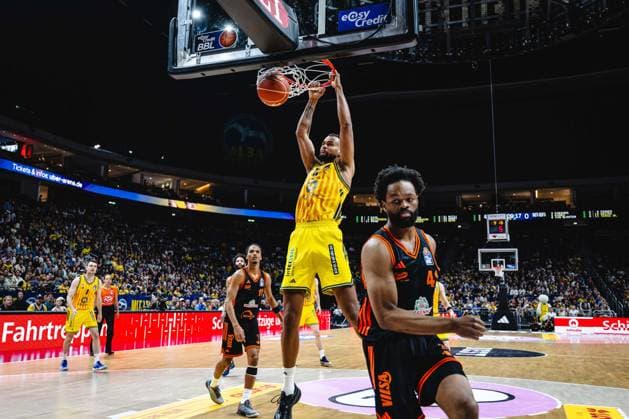 Basketball Berlin 27 05 2026 Season 2025 2026 EasyCredit BBL 1 Bundesliga Men, Men Playoffs Quarterfinals Game 5 Alba Berlin RASTA Vechta Norris Agbakoko Alba Berlin, No 17 Lloyd Pandi Vechta, No 41