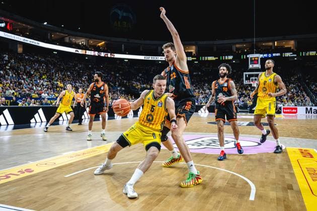 Basketball Berlin 27 05 2026 Season 2025 2026 EasyCredit BBL 1 Bundesliga Men, Men Playoffs Quarterfinals Game 5 Alba Berlin RASTA Vechta Martin Hermannsson Alba Berlin, No 15 Tibor Pleiß Vechta, No 22