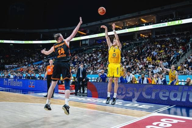 Basketball Berlin 27 05 2026 Season 2025 2026 EasyCredit BBL 1 Bundesliga Men, Men Playoffs Quarterfinals Game 5 Alba Berlin RASTA Vechta Sam Griesel Alba Berlin, No 05 Philipp Herkenhoff Vechta, No 14