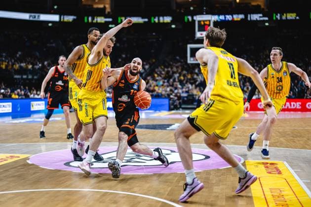 Basketball Berlin 27 05 2026 Season 2025 2026 EasyCredit BBL 1 Bundesliga Men, Men Playoffs Quarterfinals Game 5 Alba Berlin RASTA Vechta Tommy Kuhse Vechta, No 12 Malte Delow Alba Berlin, No 06