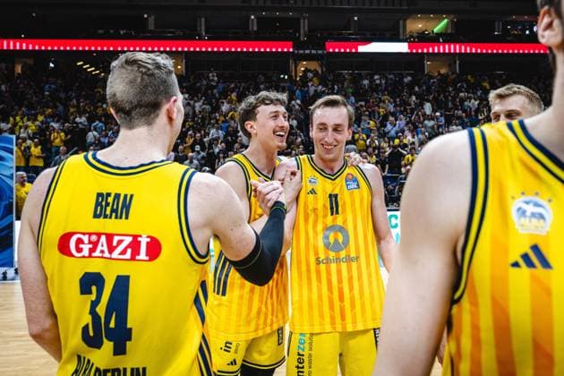 Basketball Berlin 27 05 2026 Season 2025 2026 EasyCredit BBL 1 Bundesliga Men, Men Playoffs Quarterfinals Game 5 Alba Berlin RASTA Vechta Alba wins Cheers Moses Wood Alba Berlin, No 11 Alex O Connell Alba Berlin, No 03 Justin Bean Alba Berlin, No 34