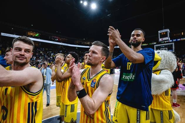 Basketball Berlin 27 05 2026 Season 2025 2026 EasyCredit BBL 1 Bundesliga Men, Men Playoffs Quarterfinals Game 5 Alba Berlin RASTA Vechta Alba wins Jubel Martin Hermannsson Alba Berlin, No 15 Norris Agbakoko Alba Berlin, No 17