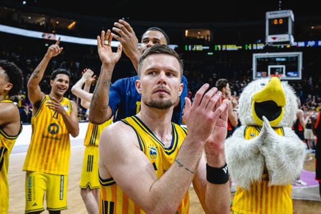 Basketball Berlin 27 05 2026 Season 2025 2026 EasyCredit BBL 1 Bundesliga Men, Men Playoffs Quarterfinals Game 5 Alba Berlin RASTA Vechta Alba wins Jubel Martin Hermannsson Alba Berlin, No 15