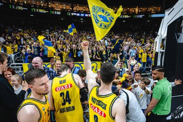 Basketball Berlin 27 05 2026 Season 2025 2026 EasyCredit BBL 1 Bundesliga Men, Men Playoffs Quarterfinals Game 5 Alba Berlin RASTA Vechta Alba wins cheers Jonas Mattisseck Alba Berlin, No 09 fans