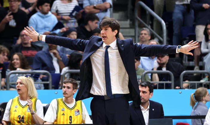 Coach Pedro Calles gives instructions Upper body action Sport Basketball BBL Bundesliga Mens Play Off Quarter-final 5 Match Season 2025 2026 27 05 2026 ALBA Berlin vs SC Rasta Vechta