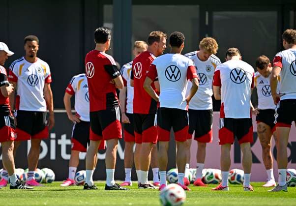 28 05 2026, Football DFB national team Germany, training camp before the World Cup in Herzogenaurach, in the home ground at ADIDAS First training session on the Adidas sports field, coach Julian Nagelsmann Germany addresses his words to the team