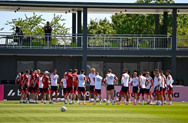 28 05 2026, Football DFB national team Germany, training camp before the World Cup in Herzogenaurach, in the home ground at ADIDAS First training session on the Adidas sports field, coach Julian Nagelsmann Germany addresses his words to the team