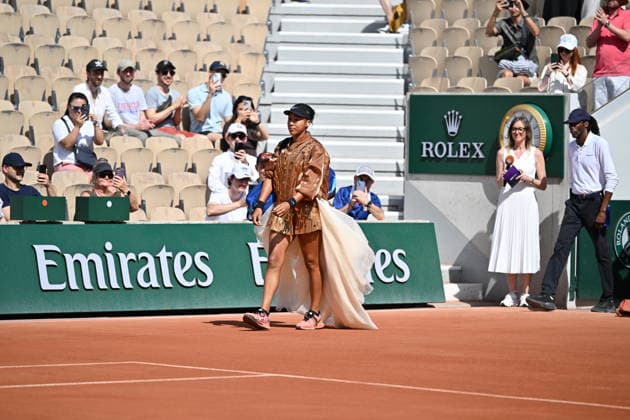 2026 French Open (Roland-Garros) - Day 5 PARIS, FRANCE - MAY 28: Naomi Osaka of Japan arrives court ahead of her match against Donna Vekic (not seen) of Croatia during the women s singles second round on day five of the 2026 French Open at Court Simonne-Mathieu in Paris, France on May 28, 2026. Mustafa Yalcin Anadolu Paris France. Editorial use only. Please get in touch for any other usage.  Copyright: x2026xAnadoluxMustafaxYalcinx