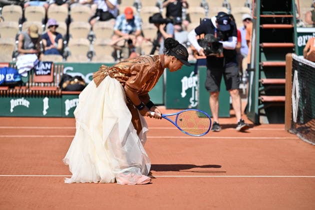 2026 French Open (Roland-Garros) - Day 5 PARIS, FRANCE - MAY 28: Naomi Osaka of Japan arrives court ahead of her match against Donna Vekic (not seen) of Croatia during the women s singles second round on day five of the 2026 French Open at Court Simonne-Mathieu in Paris, France on May 28, 2026. Mustafa Yalcin Anadolu Paris France. Editorial use only. Please get in touch for any other usage.  Copyright: x2026xAnadoluxMustafaxYalcinx