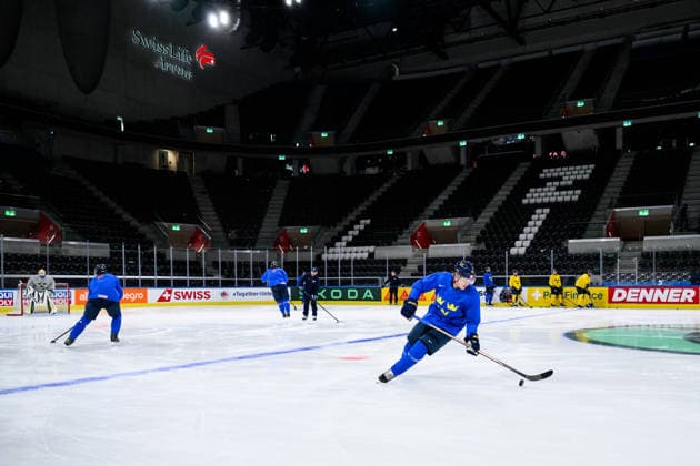 260528 Simon Holmström of Sweden at a practice session during the 2026 IIHF Ice Hockey World Championship on May 28, 2026 in Zurich Photo Jesper Zerman BILDBYRAN kod JZ JZ0734 ishockey ice hockey ishockey vm 2026 vm 2026 iihf world championship träning practice sverige sweden day 14 bbeng  Copyright: JESPERxZERMAN BB260528JZ016