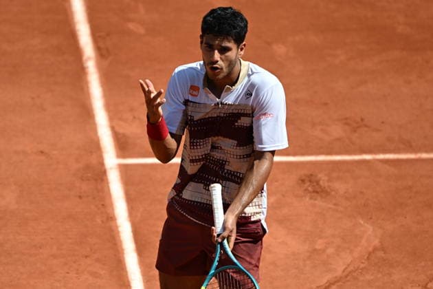 2026 French Open (Roland-Garros) - Day 5 PARIS, FRANCE - MAY 28: Adolfo Daniel Vallejo of Paraguay competes against Moise Kouame (not seen) of France during the men s singles second round on day five of the 2026 French Open in Paris, France on May 28, 2026. Burak Akbulut Anadolu Paris France. Editorial use only. Please get in touch for any other usage.  Copyright: x2026xAnadoluxBurakxAkbulutx