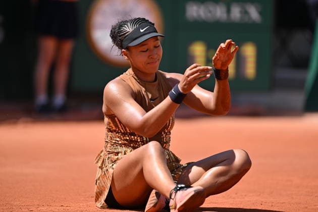 2026 French Open (Roland-Garros) - Day 5 PARIS, FRANCE - MAY 28: Naomi Osaka of Japan on the floor as she in action against Donna Vekic (not seen) of Croatia during the women s singles second round on day five of the 2026 French Open at Court Simonne-Mathieu in Paris, France on May 28, 2026. Mustafa Yalcin Anadolu Paris France. Editorial use only. Please get in touch for any other usage.  Copyright: x2026xAnadoluxMustafaxYalcinx