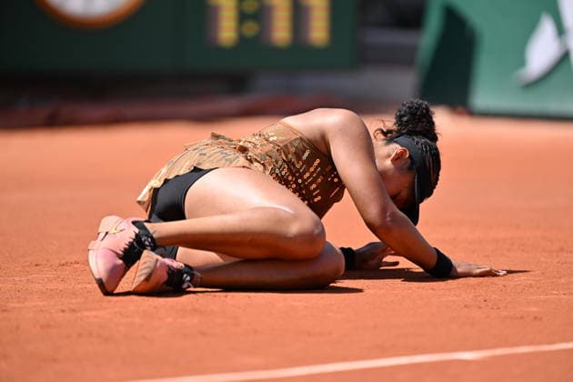 2026 French Open (Roland-Garros) - Day 5 PARIS, FRANCE - MAY 28: Naomi Osaka of Japan on the floor as she in action against Donna Vekic (not seen) of Croatia during the women s singles second round on day five of the 2026 French Open at Court Simonne-Mathieu in Paris, France on May 28, 2026. Mustafa Yalcin Anadolu Paris France. Editorial use only. Please get in touch for any other usage.  Copyright: x2026xAnadoluxMustafaxYalcinx