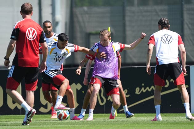 Nadiem Amiri Germany Germany against Maximilian Beier Germany Germany Germany Herzo Base 28 05 2026 German national team, training camp for World Cup preparation, Home Ground, HerzoBase, World of Adidas, Herzogenaurach