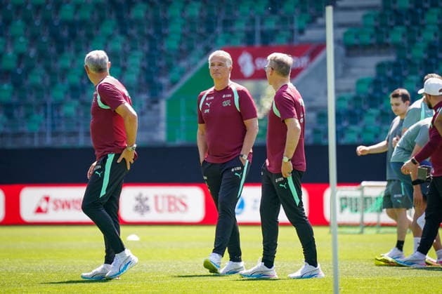 Switzerland Football Swiss national team 2026, Swiss national team training Kybunpark St Gallen Sergio Ermotti Group Chief Executive Officer, UBS Peter Knäbel Central President, Swiss Football Association Copyright: xJOERANxSTEINSIEKx