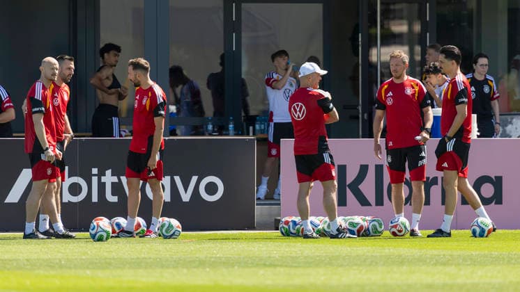 The coaching staff team around national coach Julian Nagelsmann waits for the players of the German national team during training at the Home Ground Herzogenaurach during World Cup preparation, Herzogenaurach, Germany, on May 28, 2026 during training at the Home Ground Herzogenaurach during World Cup preparation, Herzogenaurach, Germany, on May 28, 2026 Copyright: HMBxMedia xHeikoxBecker