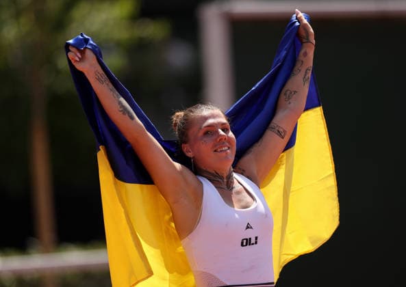 Oleksandra Oliynykova of Ukraine celebrates with the Ukraine flag French Open Tennis, Day Five, Tennis, Roland Garros, Paris, France - 28 May 2026Paris Roland Garros France EDITORIAL USE ONLY No use with unauthorised audio, video, data, fixture lists, club league logos or live services. Online in-match use limited to 120 images, no video emulation. No use in betting, games or single club league player publications.  Copyright: xEllaxLing Shutterstockx 16898264h