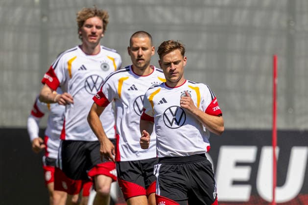 f l n r Joshua Kimmich during training at the Home Ground Herzogenaurach during World Cup preparation, Herzogenaurach, Germany, on May 28, 2026 during training at the Home Ground Herzogenaurach during World Cup preparation, Herzogenaurach, Germany, on May 28, 2026 Copyright: HMBxMedia xHeikoxBecker